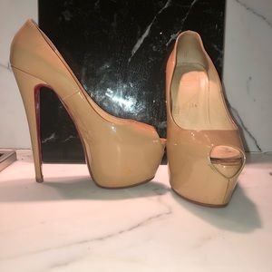 Christian Louboutin Nude Daffy heel